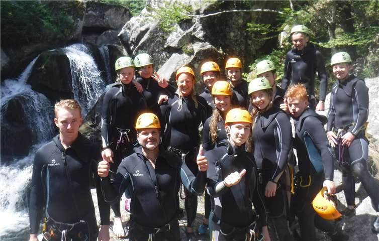 In den Schluchten des Cevennen-Naturparks stand für die Teilnehmer der KiJuB-Freizeit unter anderem Canyoning und Kanufahren auf dem Programm. privat