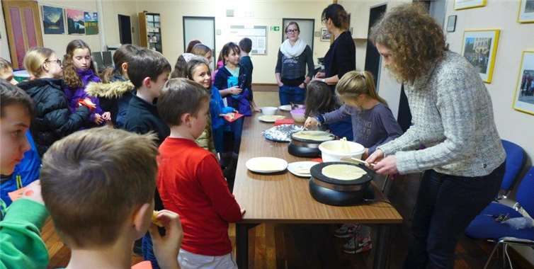 In den Schulgängen roch es bereits nach leckerem französischen Crêpes. Privat