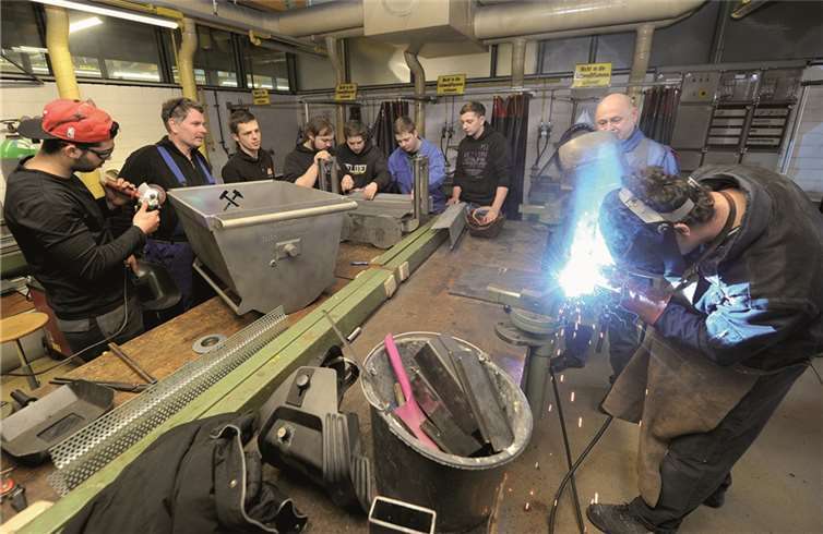 In den Werkstätten d bekamen Schüler und Eltern einen Einblick in die praktische Arbeit.  FIX