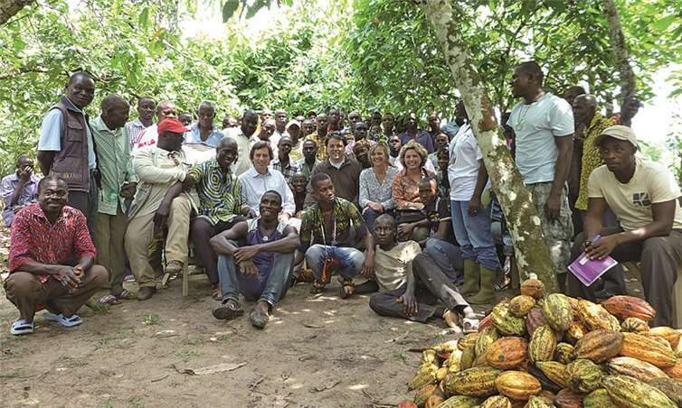 In den Workshops von UTZ Certified können einheimische Kakaobauern ihr Fachwissen ausbauen und dadurch ihre Existenzgrundlage nachhaltig verbessern. GdB