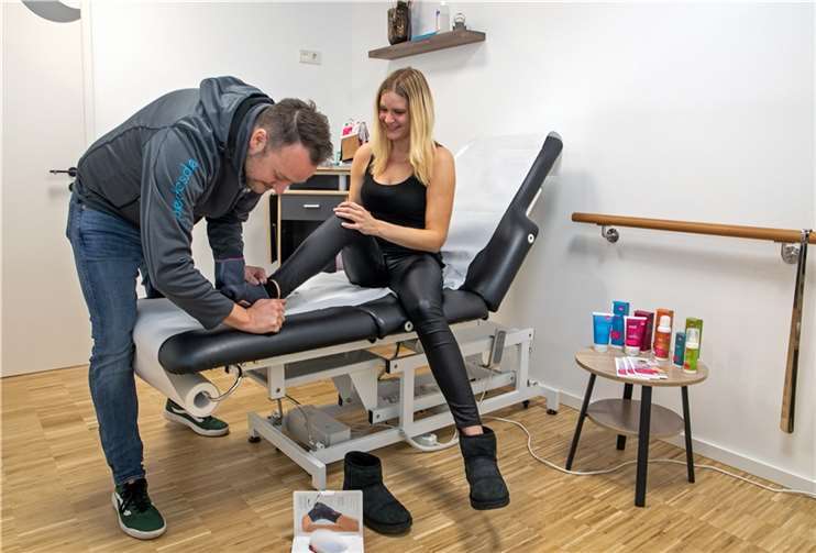 In den acht neu gestalteten Behandlungsräumen werden die Kunden des pedics. Sanitätshauses in Bad Neuenahr individuell betreut.  Foto: JOST