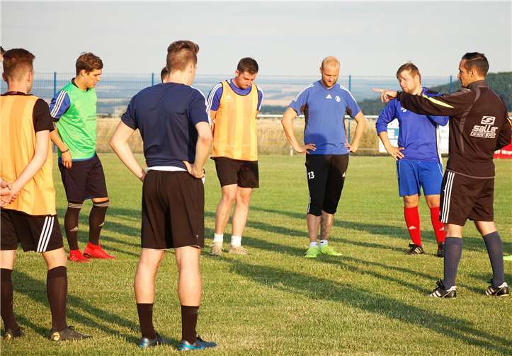 In den ersten zweieinhalb Wochen schienen die Spieler den Anweisungen von Trainer Sascha Wirtz gut zugehört zu haben.Fotos: SK