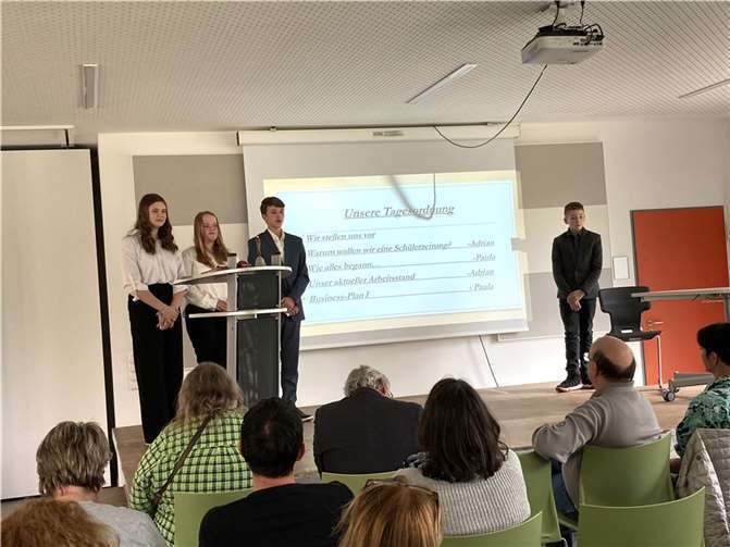 In den gelungenen Ausführungen der jungen Leute wurden die Vorteile einer Schülerzeitung für die Schulgemeinschaft verdeutlicht.  Foto: IGS