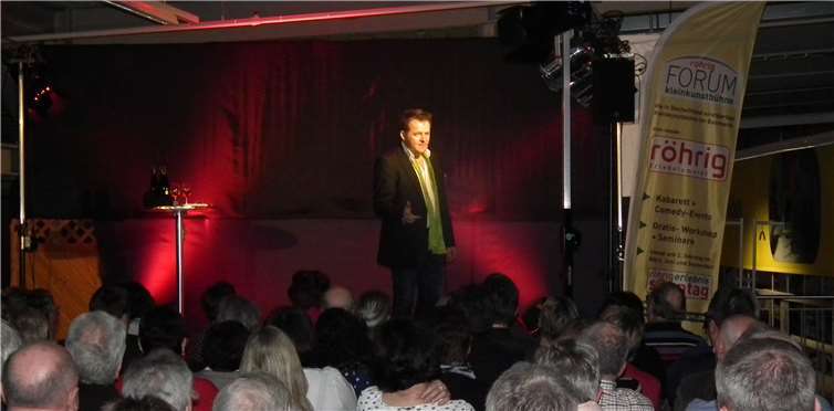 In den kommenden Wochen gibt es viele interessante Weinproben an der Terrassenmosel- unter anderem auch mit dem Wein-Comedian „Ingo Konrads“, der auch in der röhrig-forum Kulturbühne begeisterte.privat