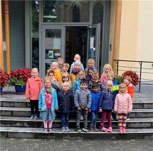 In den letzten Wochen besuchten die 26 Vorschulkinder mit ihren Erzieherinnen die Evangelische Öffentliche Bücherei und wurden von den Büchereimitarbeiterinnen in die Welt der Bücher eingeführt. Foto: privat