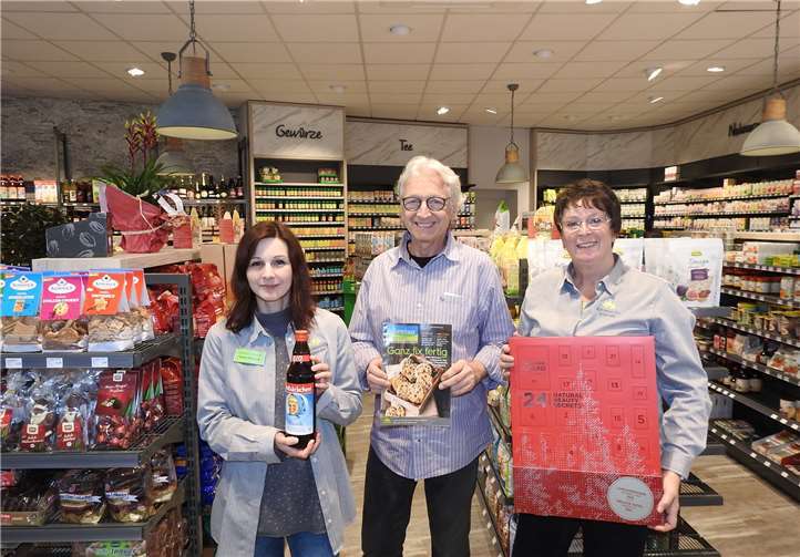 In den modern und ansprechend gestalteten Geschäftsräumen bieten Jürgen reinhard nd sein Team eine große Bandbreite biologisch erzeugter und naturbelassener Produkte an. wamfo.de