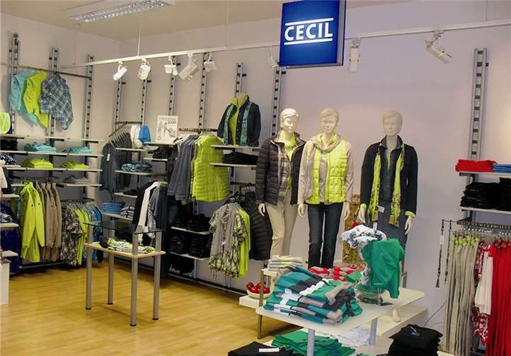 In den neu gestalteten Räumen ist die neueste Kollektion bereits eingetroffen. Privat