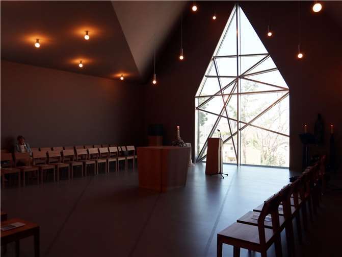 In den neuen Altar werden die Reliquien aus der ehemaligen Pfarrkirche eingelassen.  Foto: Bistum Trier/Julia Fröder