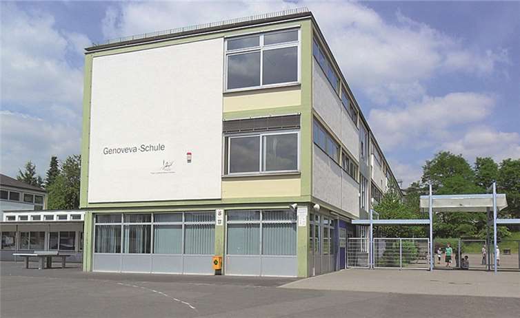 „Wir öffnen unsere neue Schule“  In den neuen Räumlichkeiten in der ehemaligen Hauptschule Hinter Burg haben sich die Schüler und Lehrer der Genoveva Schule nach dem Umzug im letzten Jahr mittlerweile gut eingelebt. privat