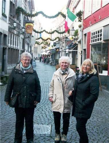 In den schön dekorierten Gässchen konnte man noch manches ausgefallene Weihnachtsgeschenk finden.