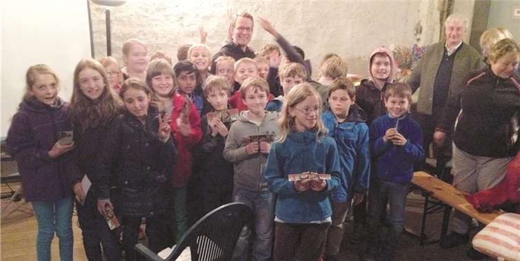 In den schummrigen Räumen der Oberen Mühle kamen die Schüler mit dem Autor ins Gespräch. privat