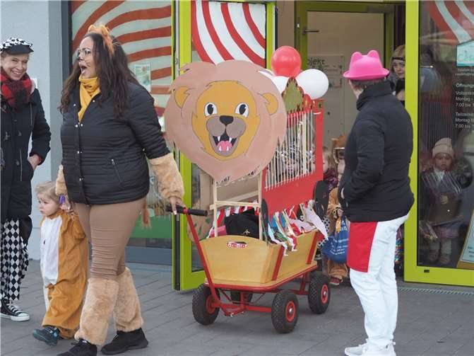 In den selbst hergerichteten Wagen war genug Wurfmaterial vorhanden.  Fotos: privat