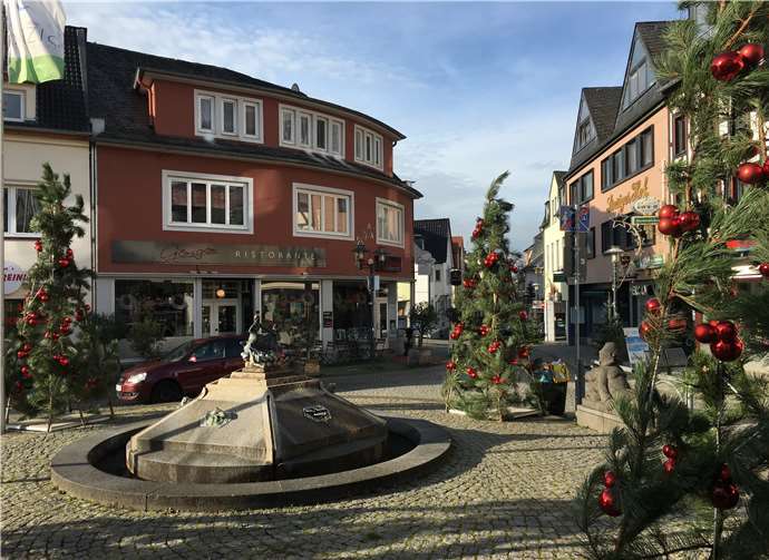 In den vergangenen Tagen wurden die neuen Pyramidenelemente weihnachtlich geschmückt.