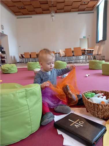 In der Andernacher Christuskirche hat ein neues Gottesdienst-Format erfolgreich gestartet: der sogenannte Krabbelgottesdienst. Foto: privat