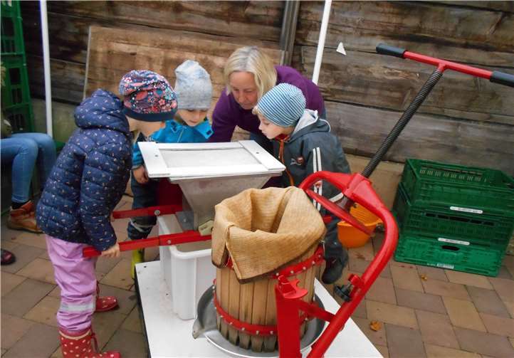 In der Apfelpresse wurde leckerer Apfelsaft hergestellt.privat