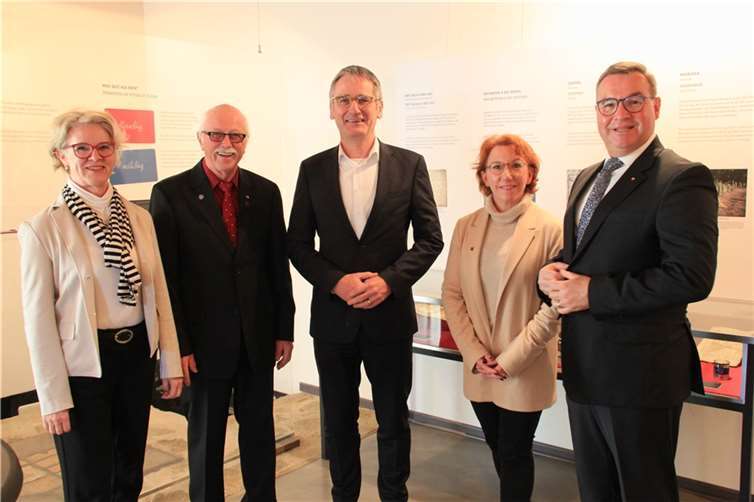 In der Ausstellung: (von links) Astrid Schmitt, Richard Keuler, Hendrik Hering, Susanne Müller und Horst Gies.