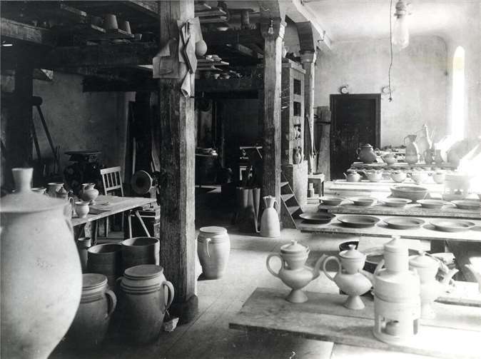 In der Bauhaus-Werkstatt entstand eine Gefäßästhetik von außergewöhnlichem Rang, die nun für die Besucher des Keramikmuseums erlebbar wird.  Foto: Bauhaus-Werkstatt-Museum Dornburg