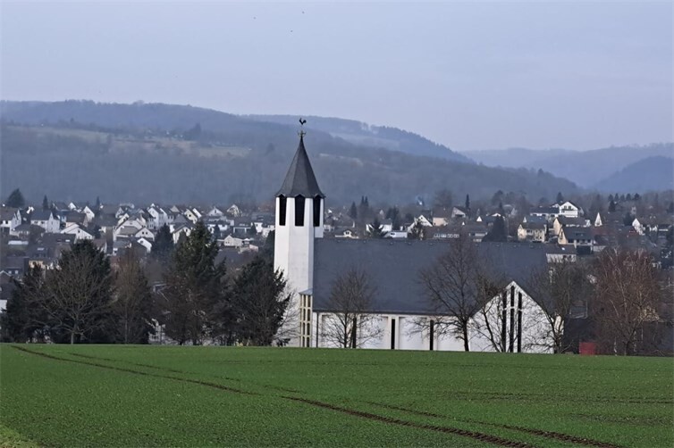 In der Bonifatiuskirche in Neuwied-Niederbieber findet am Allerseelentag ein Gedenken für die Verstorbenen statt. 