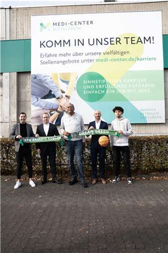 In der CGM ARENA wurden die Spieler an mehreren Stationen vermessen, getestet und beraten. Neben den beiden Mannschaftsärzten Dr. Björn Andreß und Dr. Thomas Höpfner des Gelenkzentrum Mittelrhein waren hierbei auch mehrere Experten des MEDI - CENTER Mittelrhein sowie Geschäftsführer Björn Besse anwesend. Foto: Anna Schneider