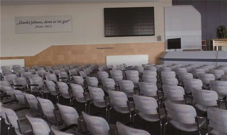 In der Cafeteria in nur 5 Tagen 700 Stühle gepolstert. Privat