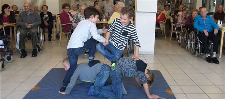 In der Cafeteria wurde ein Kindermusical aufgeführt.privat