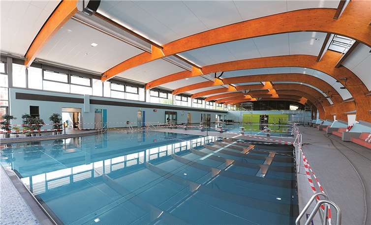 In der Deichwelle ist von den langen Sanierungsarbeiten nichts mehr zu sehen. Das Bad öffnet am Freitag, 17. Mai, wieder seine Türen für die Gäste. privat