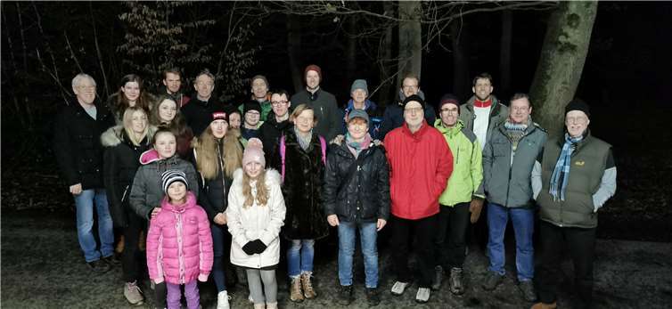 In der Dunkelheit machte sich die Gruppe auf den Weg. Foto: privat