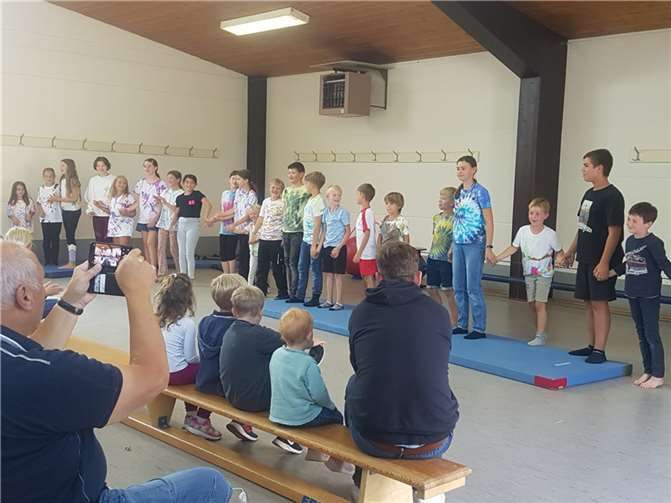 In der Eifelgoldhalle gab es für die Kinder und Jugendlichen ein abwechslungsreiches Programm.  Fotos: privat