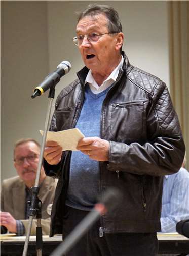 In der Einwohnerfragestunde monierte Günther Marth die Beleuchtung im Neubaugebiet Torney.  FF