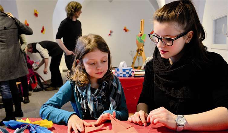 In der Felsentorwache gaben GDKE-Mitarbeiterinnen Anleitungen zum Basteln.