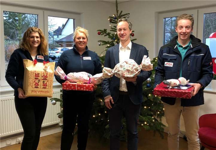 In der Firmenzentrale von POS wurden Päckchen für Kinder in Not gesammelt. privat