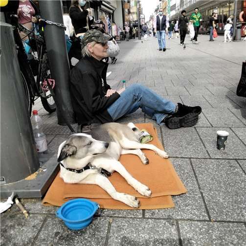 In der Fußgängerzone von Koblenz, das war einmal. Wie man die Kontrolle über sein Leben verlieren diese aber auch wieder zurückgewinnen kann, wird Christoph Schrat in Mayen erzählen.  Foto: Arno Becker