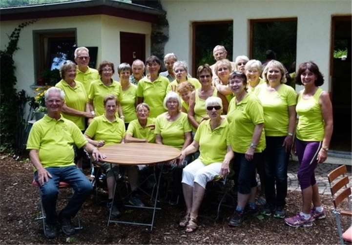 In der Gaststätte Lindenmühle stärkte sich die Gruppe mit einem erfrischenden, schmackhaften Sommersalat.privat