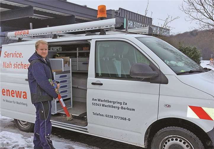 In der Geschäftsstelle der enewa gleich neben dem Wachtberger Einkaufszentrum werden alle Fragen der Kunden und derjenigen, die es werden wollen, kompetent beantwortet.-Jost-
