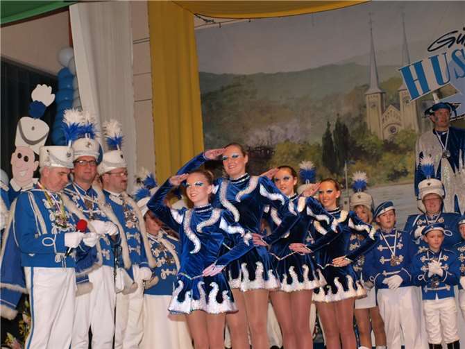 In der Gülser Narhalla herrschte stets beste Stimmung. Foto: Udo Stanzlawski
