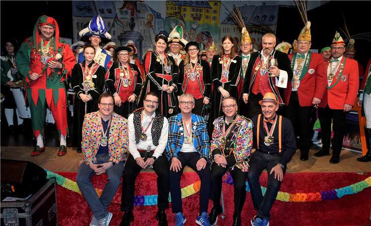 In der Halle 129 in Mayen empfing die Volksbank RheinAhrEifel 450 Jecke aus der Region, darunter Prinzessin TinaI. samt Gefolge. Foto: Hans-Werner Rach