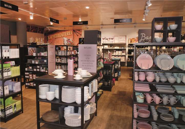 In der Haushaltsabteilung werden ausgesuchtes Porzellan und zauberhafte Geschenkideen von der Firma Butlers präsentiert.