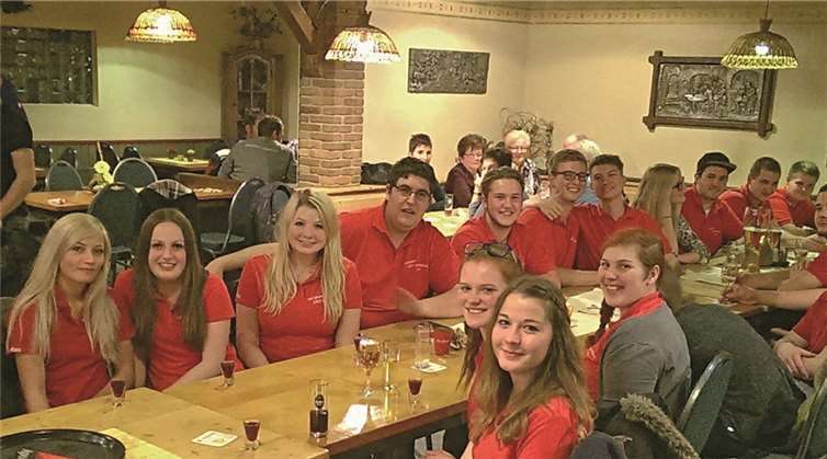 In der Haxenstube traf man sich zum traditionellen Eierbacken und anschließend geselliger Runde.privat