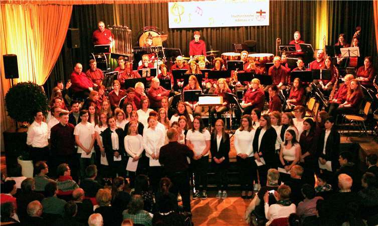 In der Hocheifelhalle bot der EKG Chor Musikgenuss vom Feinsten.Fotos: SES