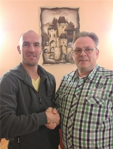 In der Jahresversammlung des Tambourcorps der Ahrweiler Bürgerschützen wurden Jürgen Schmitz (re.) zum Tambourmajor und Markus Sebastian zum Schriftführer gewählt. privat
