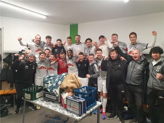 In der Kabine des SV Eintracht Mendig gab es was zu feiern.  Foto: SK