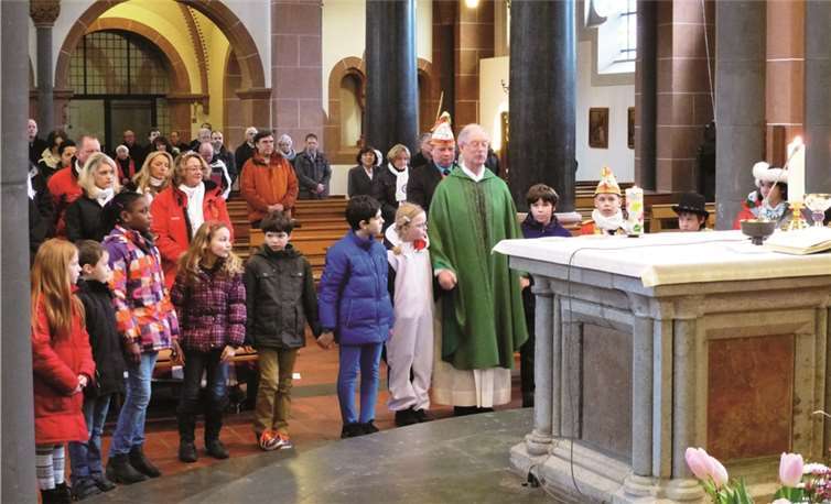 In der Karnevalsmesse, die letztmals von Dechant Dr. Meyer gehalten wurde, kam immer wieder die enge Verbindung zwischen Karneval und Kirche zum Ausdruck. privat