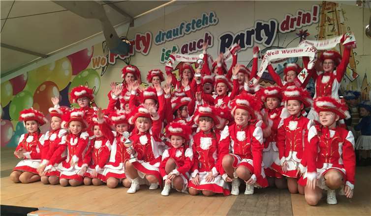 In der Kategorie Junioren-Garde konnten sich die Fidelen Möhrchen über einen tollen 2. Platz und die Aktiven Möhrchen über einen grandiosen 4. Platz freuen. Fotos: privat