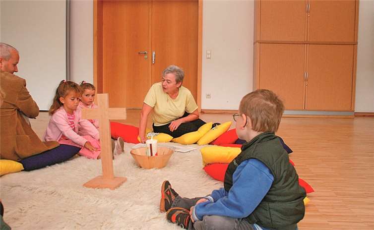 In der Kinderkirche wird den Kindern von Gott und Jesus erzählt. privat