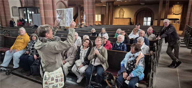 Ein Tag voller Geschichten und Erinnerungen In der Kirche. Fotos: privat