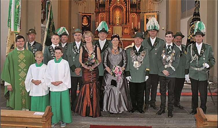 In der Kirche Sabkt Kuniber Heimerzheim nach der Festmesse.Privat