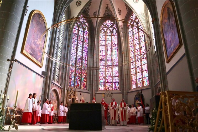 In der Kirche St. Laurentius in Ahrweiler findet im Rahmen des Flutgedenkens ein ZDF-Gottesdienst am 5. Juli statt.