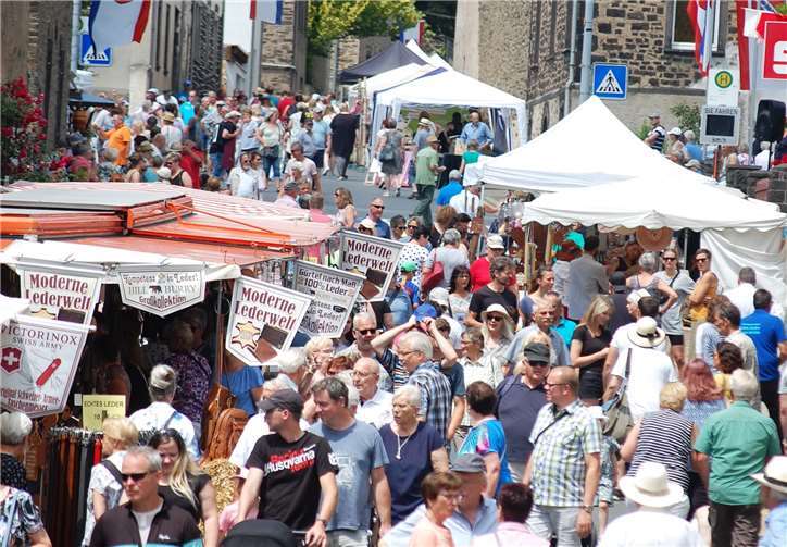 In der Kirchstraße wimmelte es nur so von Menschen.