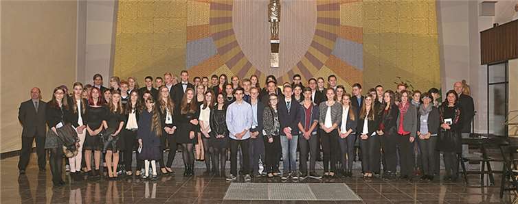 In der Klosterkirche Kühr nahmen die jungen Menschen das Sakrament der Firmung entgegen.privat