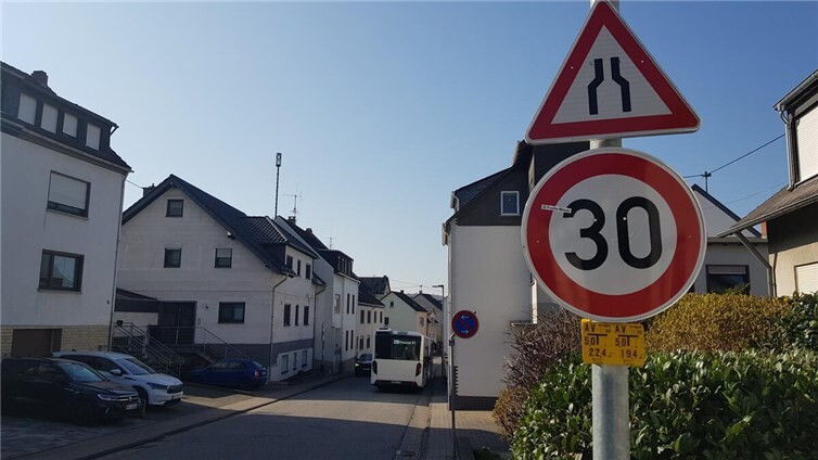 In der Koblenzer Straße wünschen sich die Anwohner verstärkte Kontrollen.  Foto: KH